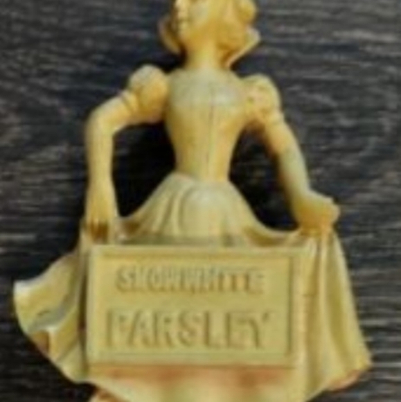 Disney Early Spring Catalog Exclusive Snow White Garden Plant Marker Set  - Picture 10 of 10